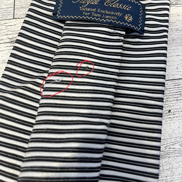 Royal Classic All Silk Tie Handmade in USA Black/Silver/White Striped - Picture 10 of 10